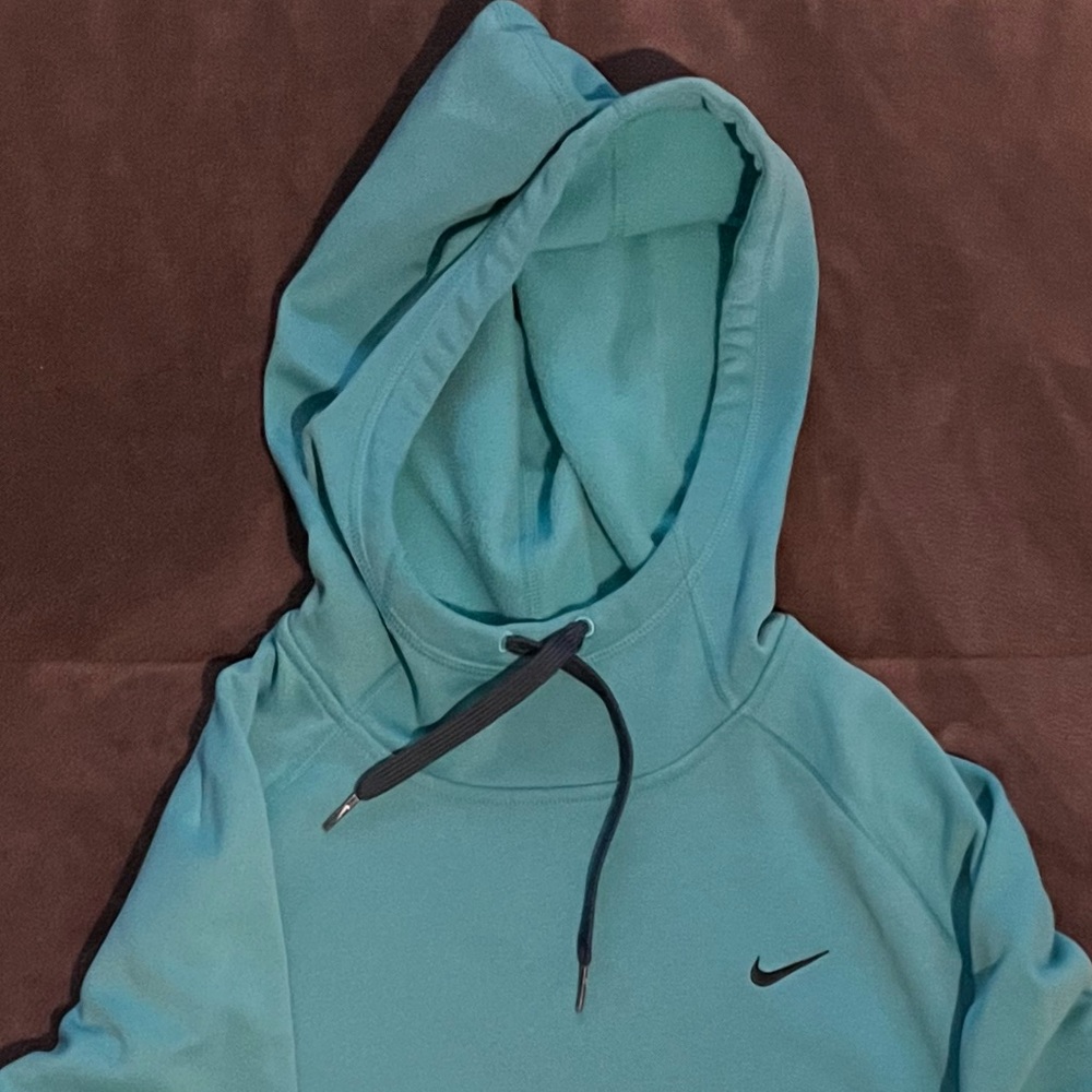 Women’s Nike Therma Fit Hoodie, Funnel neck